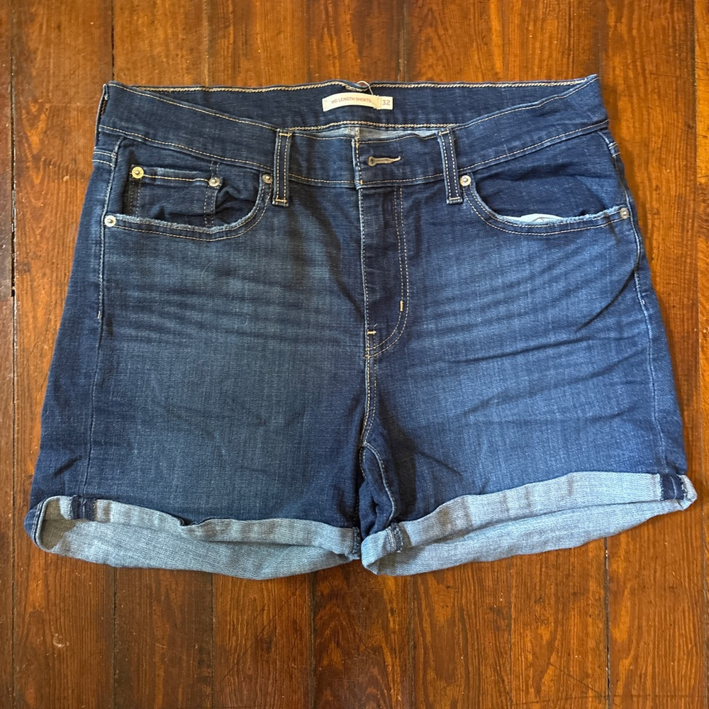 Levi's Dark Blue Jean Mid Length Shorts - Size 32 - Picture 2 of 6